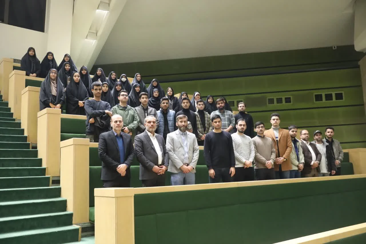 بازدید مسئولان دانشگاه و جمعی از دانشجویان از مجلس شورای اسلامی